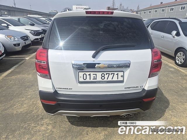 Chevrolet Captiva сзади