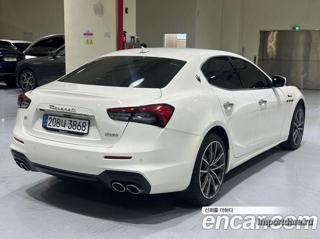 Maserati Ghibli интерьер