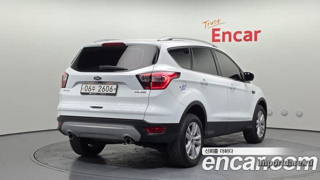 FORD Kuga сзади