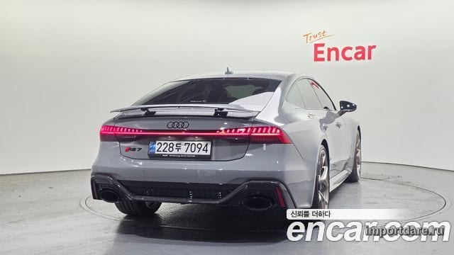 Audi RS7 сзади
