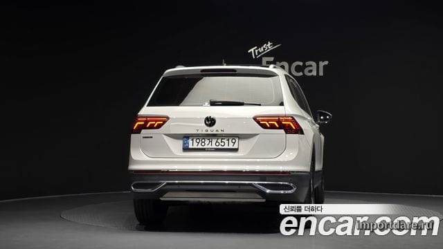 Volkswagen Tiguan Allspace сзади
