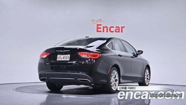 Chrysler 200 сбоку