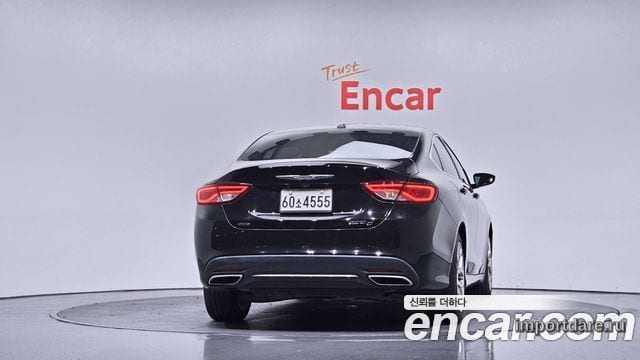 Chrysler 200 сзади