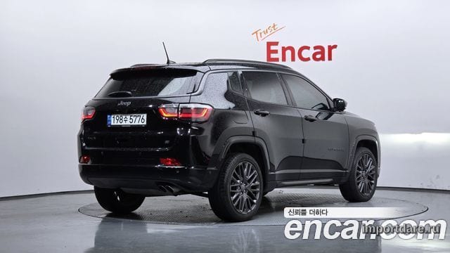 Jeep Compass сбоку