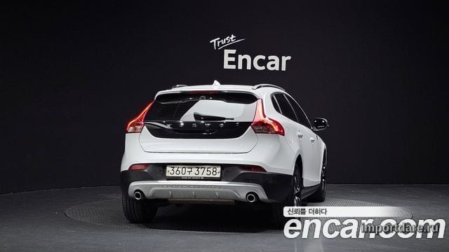 VOLVO V40 CROSS COUNTRY 2019 — 58 342 км, белый, Корея — под ключ — фото 4