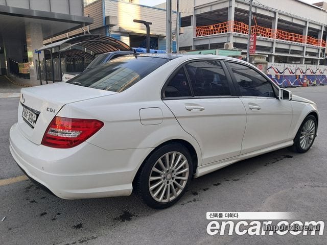 MERCEDES-BENZ C-CLASS W204 2014 — 128 108 км, белый, Корея — под ключ — фото 4