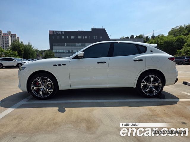 MASERATI LEVANTE 2019 — 48 000 км, белый, Корея — под ключ — фото 3