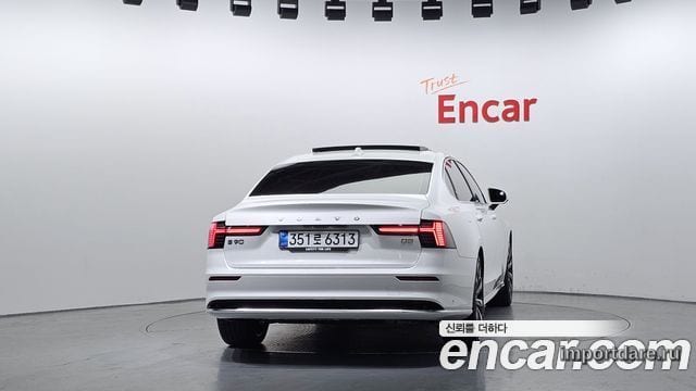 Volvo S90 сзади
