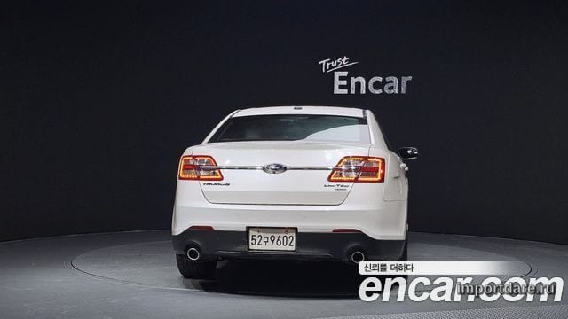 FORD Taurus сзади