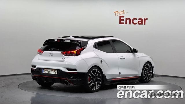 Hyundai Veloster сбоку