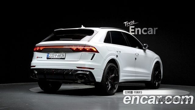 Audi RSQ8 сбоку