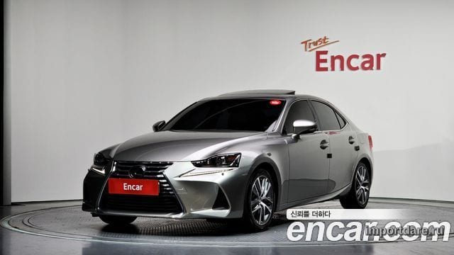 Lexus IS 2019