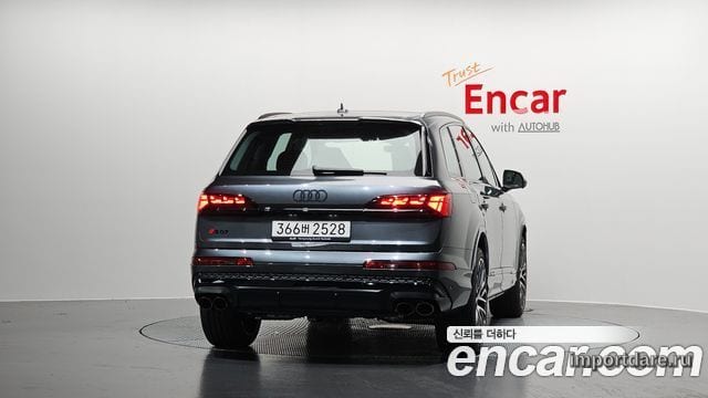 Audi SQ7 сзади
