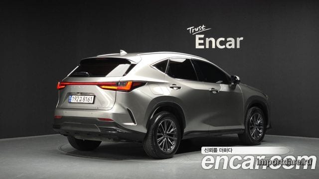 LEXUS NX450H+ 2024 — 80 065 км, серебристо-серый, Корея — под ключ — фото 2