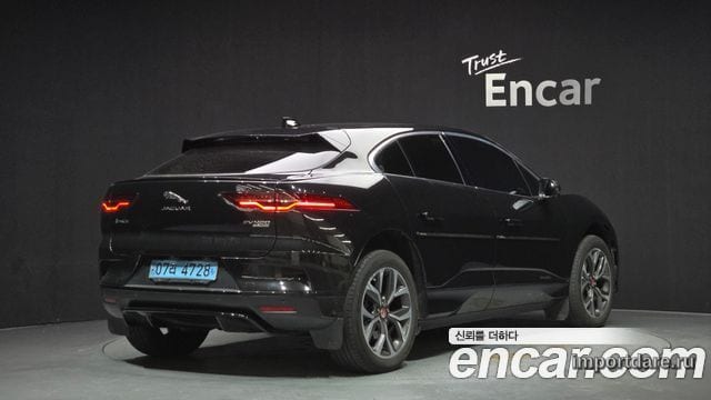 Jaguar I-Pace сбоку