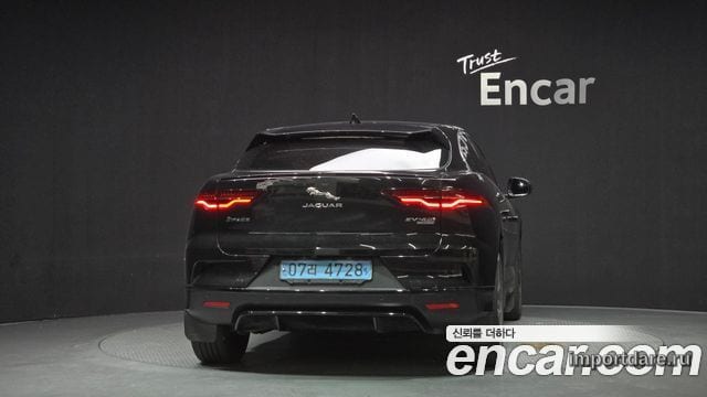 Jaguar I-Pace сзади