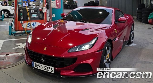 Ferrari Portofino сбоку
