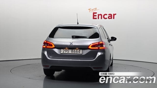 Peugeot 308SW сзади