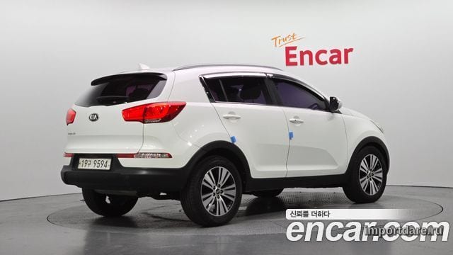 Kia Sportage R сбоку