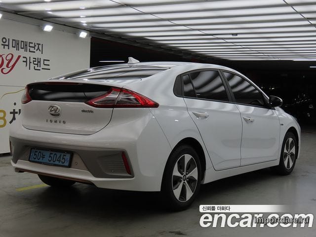 HYUNDAI IONIQ ELECTRIC 2019 — 59 098 км, белый, Корея — под ключ — фото 4