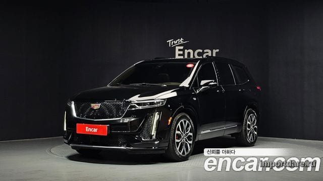 Cadillac XT6 сбоку