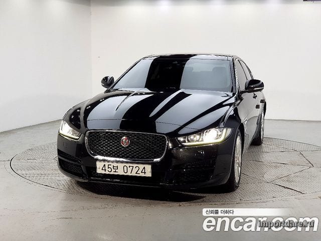 JAGUAR XE 2016 — 82 000 км, чёрный, Корея — под ключ — фото 1