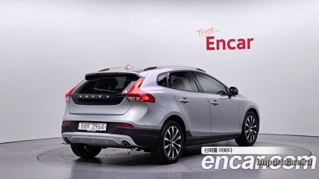 VOLVO V40 CROSS COUNTRY 2019 — 58 667 км, серебристый, Корея — под ключ — фото 2