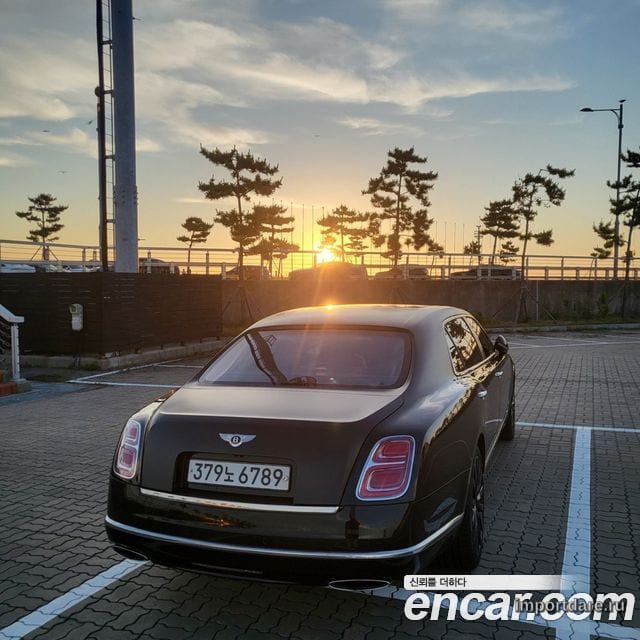 Bentley Mulsanne сбоку