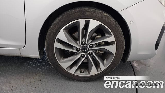 Kia Carens детали