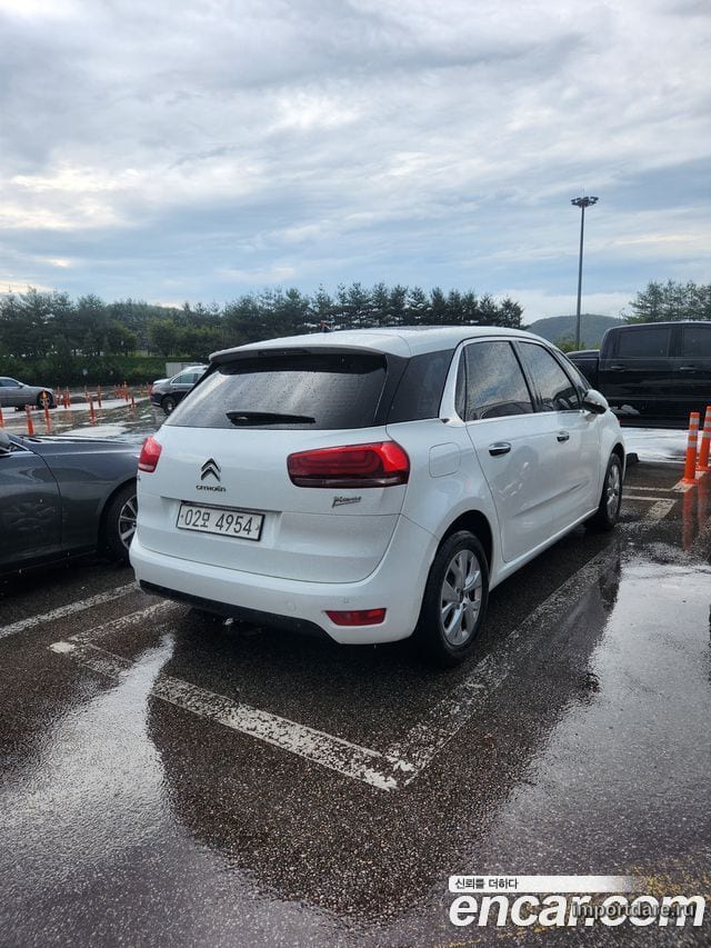 Citroen C4 Picasso сбоку