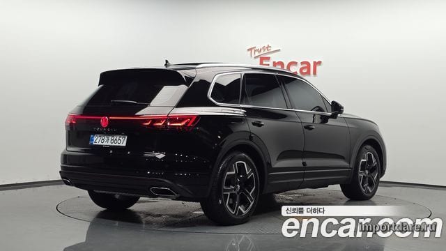 Volkswagen Touareg спереди
