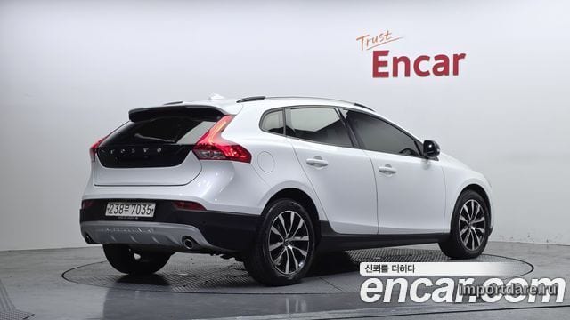 Volvo V40 сбоку