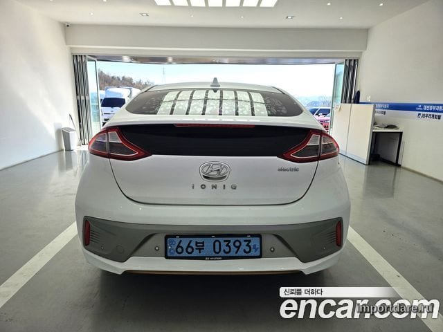 HYUNDAI IONIQ ELECTRIC 2017 — 98 765 км, белый, Корея — под ключ — фото 6