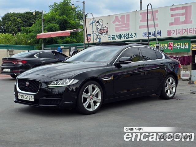 JAGUAR XE 2017 — 69 000 км, чёрный, Корея — под ключ — фото 1