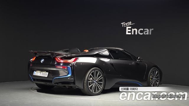 BMW I8 сбоку