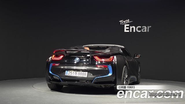 BMW I8 сзади