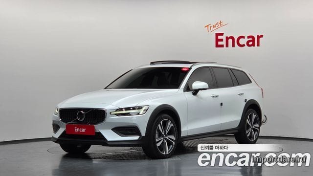 VOLVO V60 CROSS COUNTRY 2021 — 73 070 км, белый, Корея — под ключ — фото 1