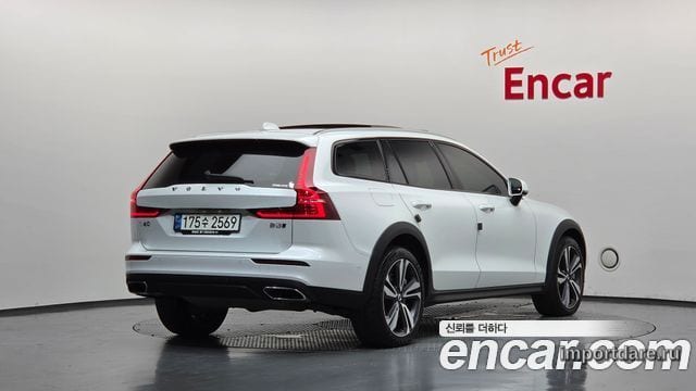 VOLVO V60 CROSS COUNTRY 2021 — 73 070 км, белый, Корея — под ключ — фото 2
