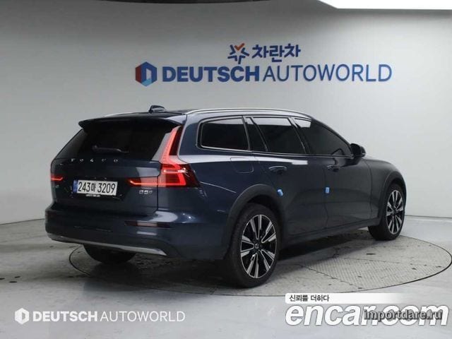 VOLVO V60 CROSS COUNTRY 2023 — 46 436 км, синий, Корея — под ключ — фото 2