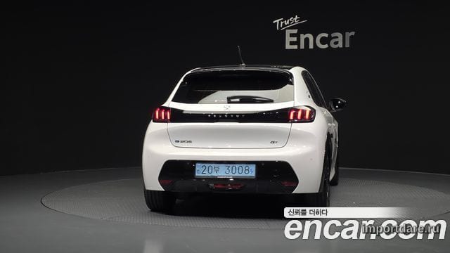 Peugeot E-208 сзади