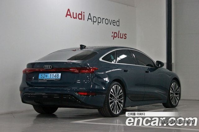Audi A6 E-Tron сбоку