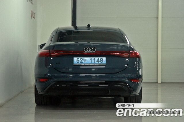 Audi A6 E-Tron сзади