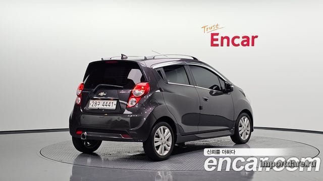Chevrolet Spark сбоку