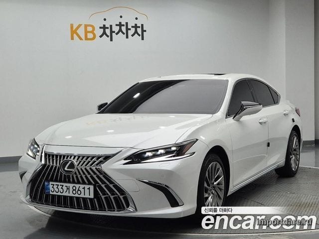 LEXUS ES300H 2026 — 1 623 км, белый, Корея — под ключ — фото 1