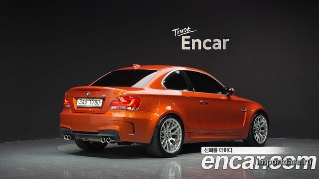BMW 1M сбоку