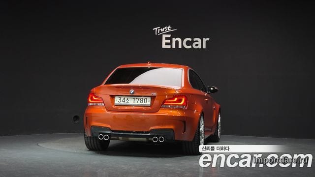 BMW 1M сзади