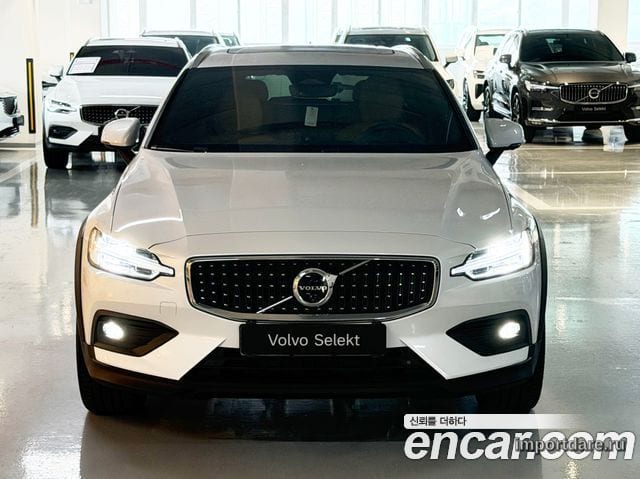 VOLVO V60 CROSS COUNTRY 2025 — 5 288 км, белый, Корея — под ключ — фото 3