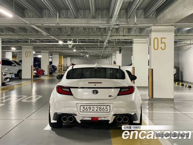 Toyota GR86 сзади