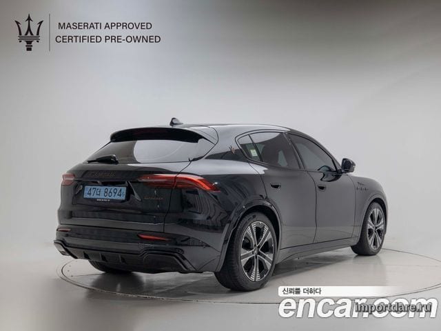 Maserati Grecale сбоку