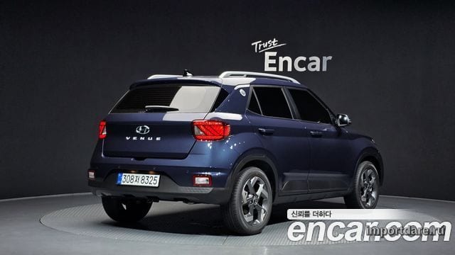 Hyundai Venue сбоку